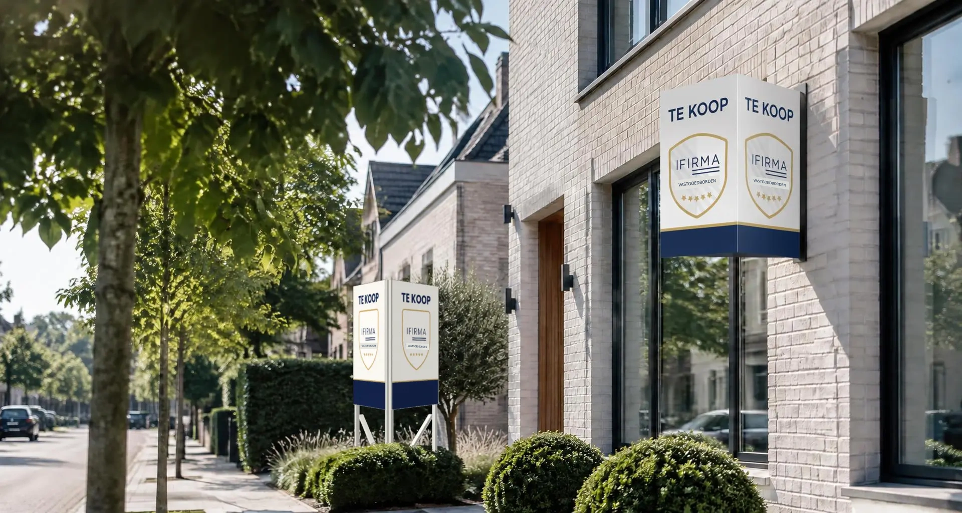 Bedrukt IFIRMA V-bord aan de gevel van een Belgische woning — illustratieve foto
